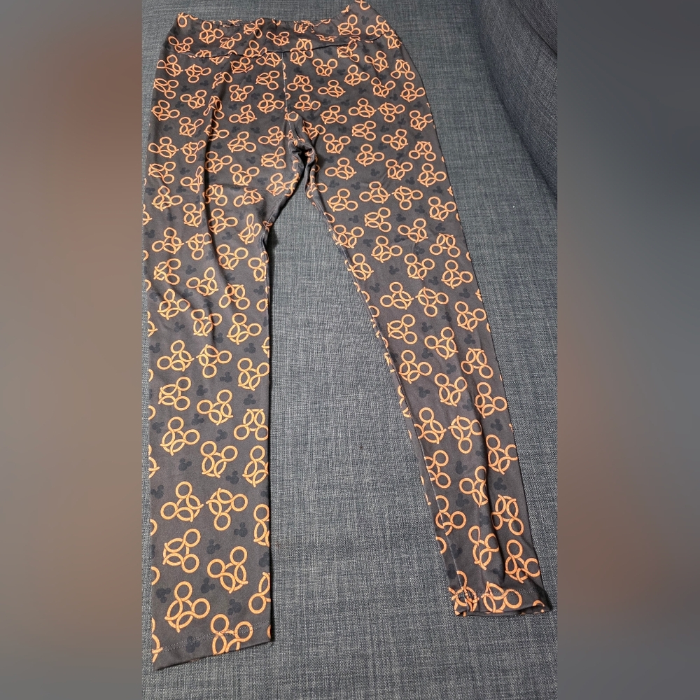 Ambrie Disney Theme Leggings with Pretzel Design